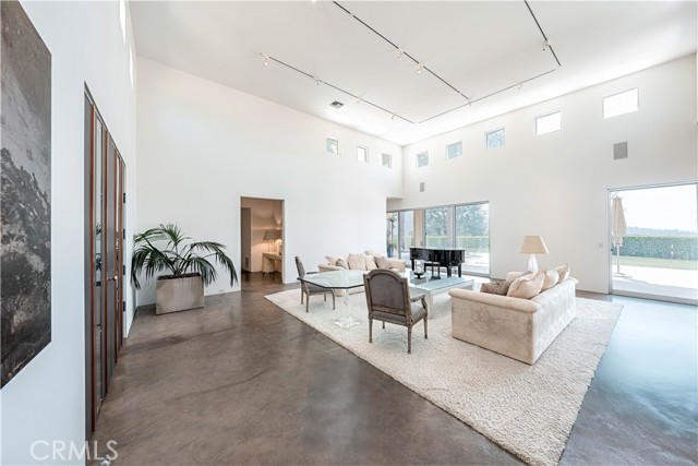 10272 Overhill Drive, North Tustin CA: https://media.crmls.org/medias/f40b3e62-0657-4bb0-8b8f-fda783e6c419.jpg