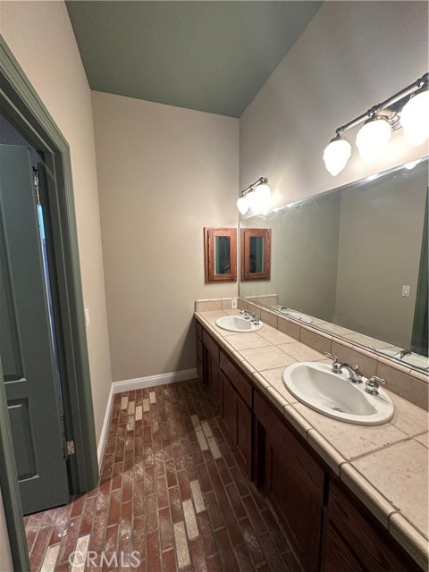 9003 Forest Oaks Court, Bakersfield CA: https://media.crmls.org/medias/f40b468d-53ff-4928-a412-e5190504481e.jpg