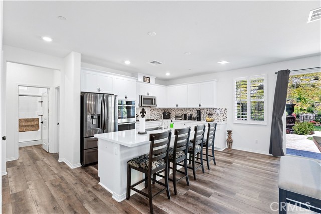 Detail Gallery Image 10 of 36 For 33116 Table Rock Dr, Winchester,  CA 92596 - 5 Beds | 3 Baths