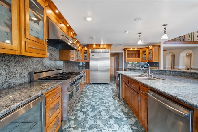 Detail Gallery Image 9 of 39 For 20455 Somma Drive, Perris,  CA 92570 - 10 Beds | 6/2 Baths