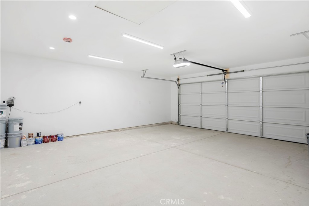 https://media.crmls.org/medias/f40d0953-bda8-44f0-b7e6-2194df29403d.jpg?preset=X-Large