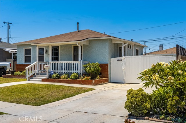 Detail Gallery Image 2 of 33 For 4809 Falcon Ave, Long Beach,  CA 90807 - 3 Beds | 2 Baths