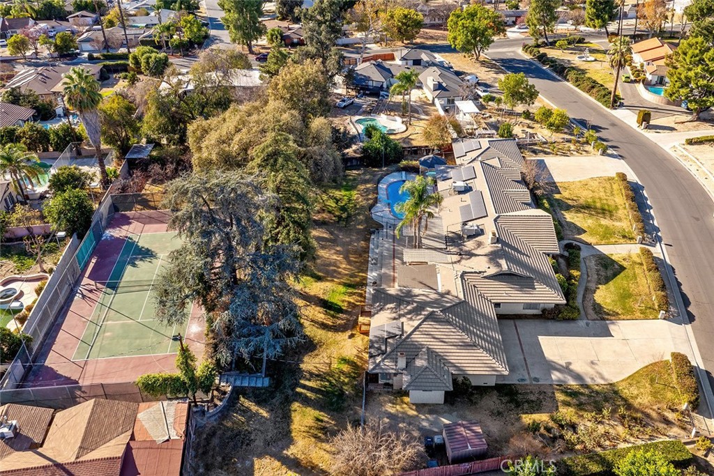 https://media.crmls.org/medias/f40d9c61-078d-4573-a9bb-aadd8727f8b4.jpg?preset=X-Large