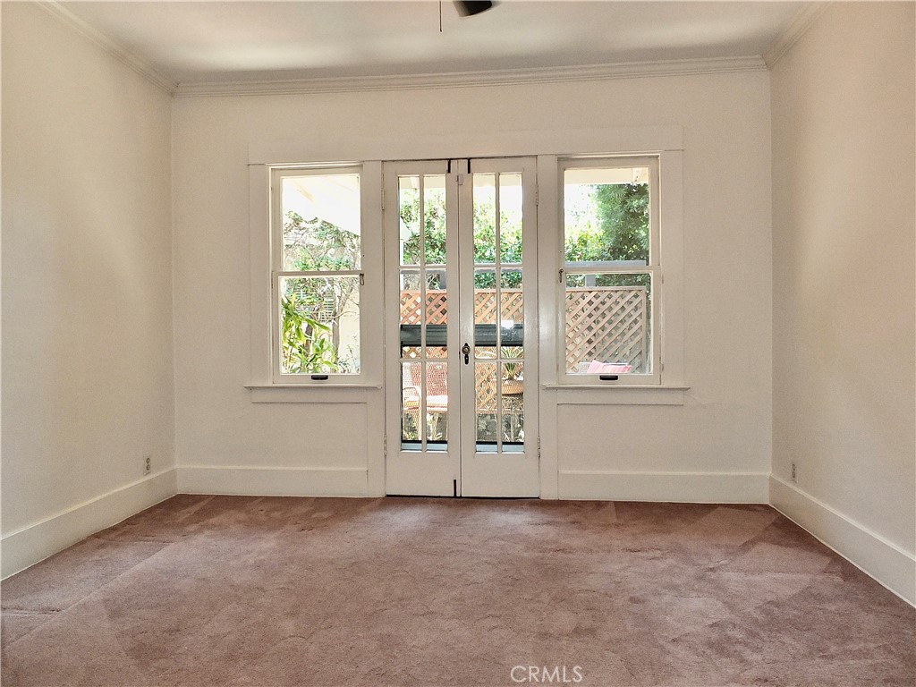 https://media.crmls.org/medias/f40db80f-1f76-4485-9d89-7a430fa9ca83.jpg?preset=X-Large