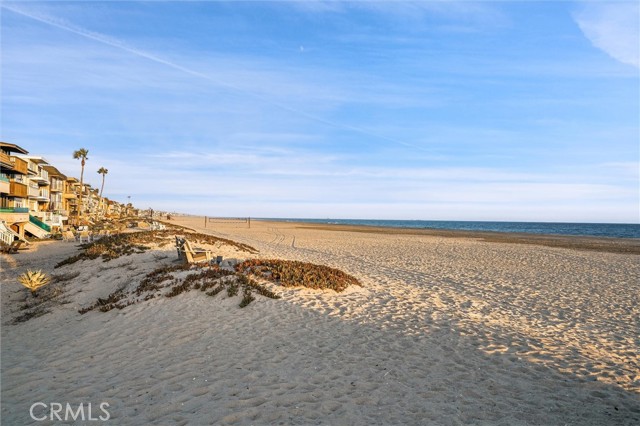 Detail Gallery Image 28 of 30 For 117 Surfside Ave #B,  Seal Beach,  CA 90743 - 2 Beds | 2 Baths