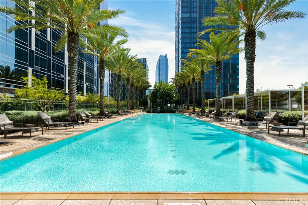 https://media.crmls.org/medias/f40e48b1-8139-4b80-8b04-81fafa131457.jpg?preset=X-Large