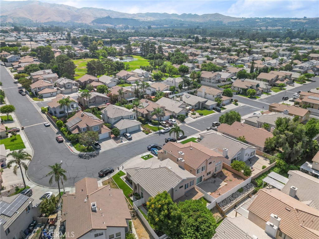https://media.crmls.org/medias/f40e737e-5965-4811-8015-2e43c5fedb90.jpg?preset=X-Large