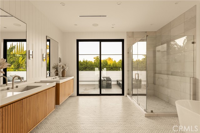 Detail Gallery Image 29 of 41 For 4930 Edgerton Ave, Encino,  CA 91436 - 5 Beds | 5/1 Baths