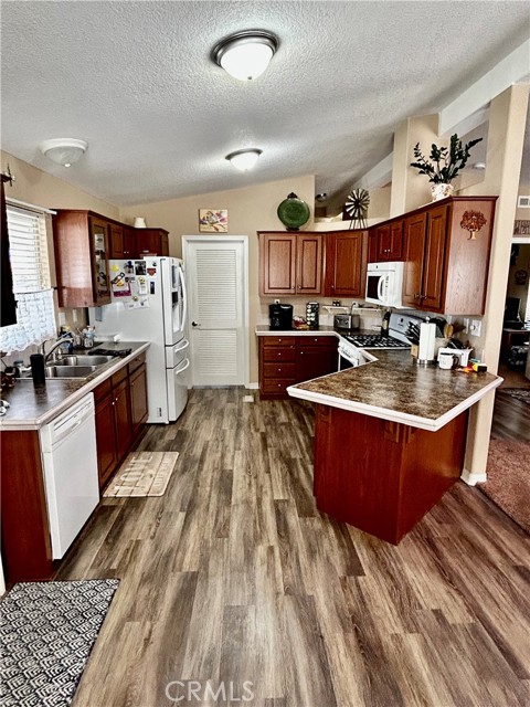 Detail Gallery Image 11 of 17 For 1536 S State St #148,  Hemet,  CA 92543 - 3 Beds | 2 Baths