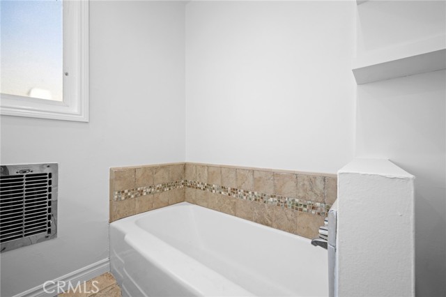 Detail Gallery Image 19 of 30 For 6637 Capps, Reseda,  CA 91335 - 3 Beds | 2/1 Baths
