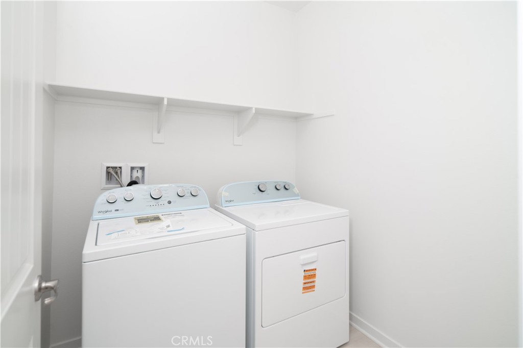 https://media.crmls.org/medias/f40fce00-12db-43d0-810f-2522bbd5bc43.jpg?preset=X-Large