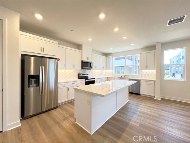 Detail Gallery Image 3 of 15 For 3513 Indigo Privado, Ontario,  CA 91764 - 3 Beds | 2/2 Baths