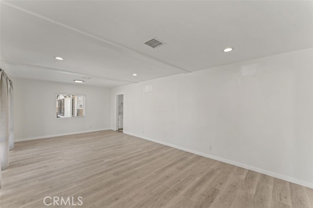 Detail Gallery Image 9 of 32 For 14722 Strathern, Panorama City,  CA 91402 - 5 Beds | 3 Baths