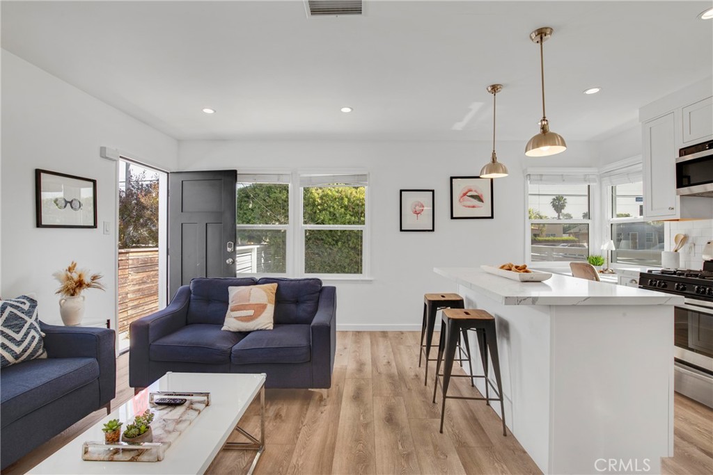 4457 S Centinela