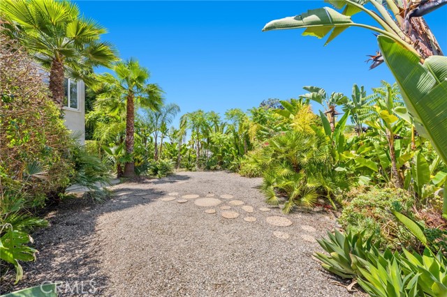 210 N Stage Coach Lane, Fallbrook CA: https://media.crmls.org/medias/f4109508-b588-4179-8729-5e0a2fe97fb2.jpg