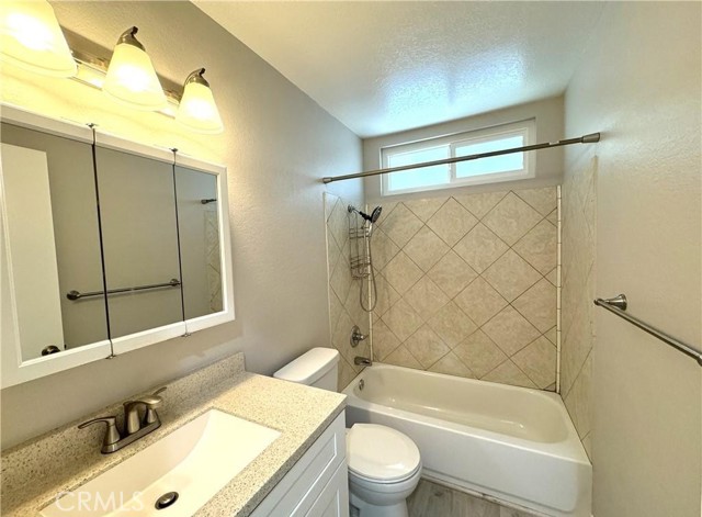 700 W Walnut Avenue, Orange CA: https://media.crmls.org/medias/f410cb77-93e0-4a05-82dd-7bd9eecc3a38.jpg