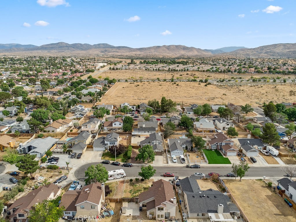 https://media.crmls.org/medias/f410ff3d-2607-4d14-b414-5978d04885bf.jpg?preset=X-Large