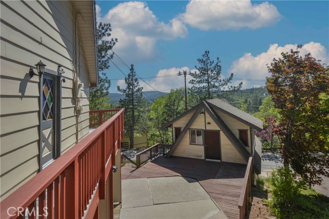 Detail Gallery Image 3 of 36 For 28680 Zion Dr, Lake Arrowhead,  CA 92352 - 3 Beds | 3/1 Baths