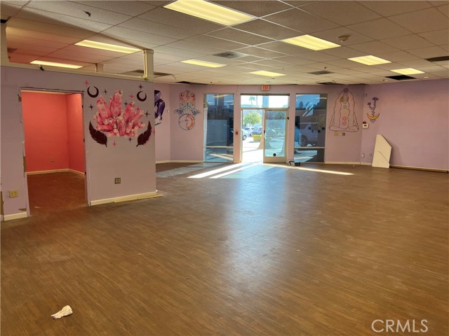 15550 Main Street, Hesperia, California 92345, ,Commercial Lease,For Rent,15550 Main Street,CRHD22181488