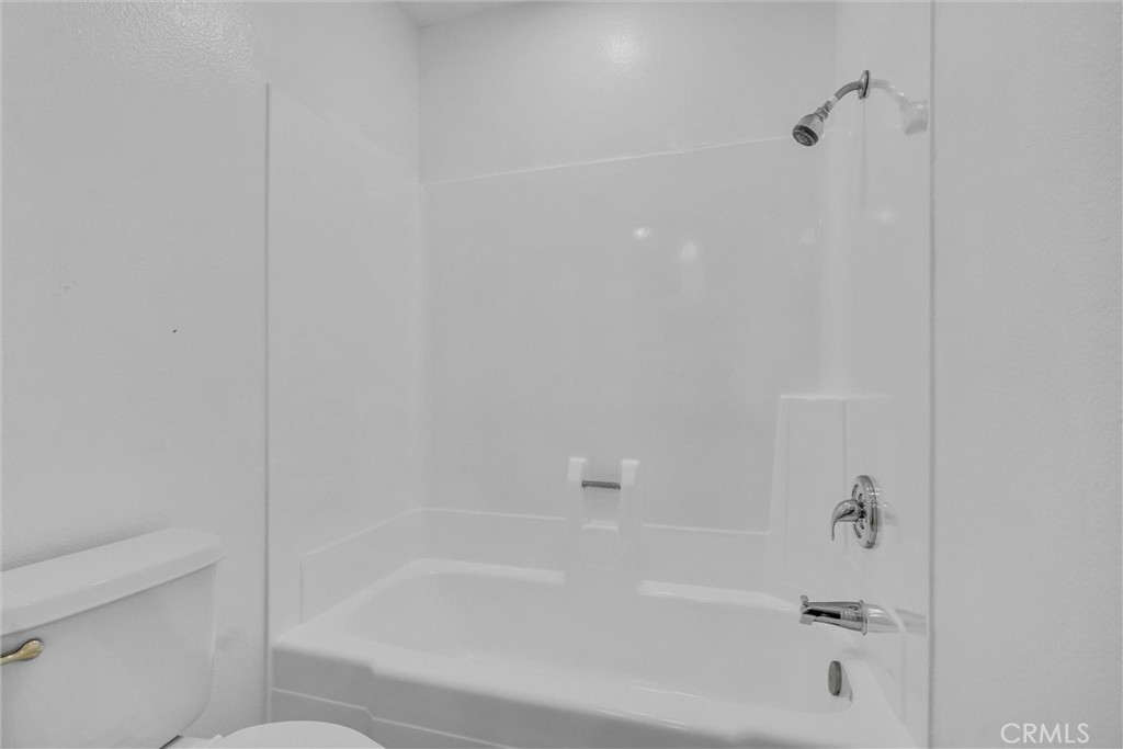 https://media.crmls.org/medias/f4125284-bdcd-4fd2-b452-880d5409dbf6.jpg?preset=X-Large