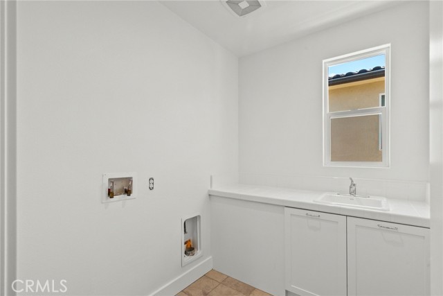 19162 Lauren Lane, Saugus CA: https://media.crmls.org/medias/f412b29e-bfa4-404a-a57f-c95e30e8b9db.jpg