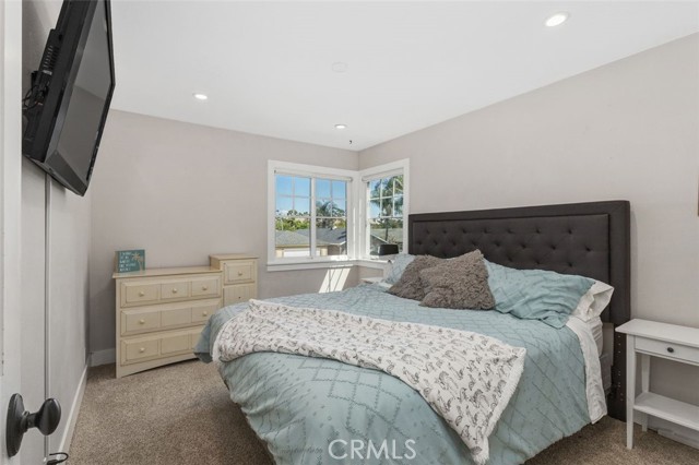 1405 Lakeside Lane, Huntington Beach CA: https://media.crmls.org/medias/f412eb8f-8f65-4171-9139-37d3a1e01a65.jpg