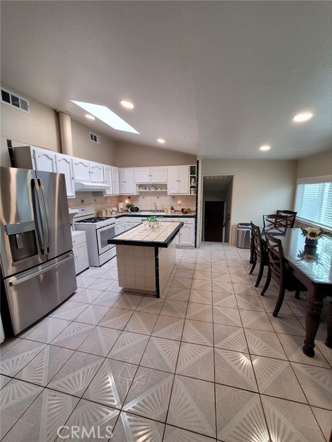 Detail Gallery Image 3 of 64 For 126 N Eastman Ave, Los Angeles,  CA 90063 - 5 Beds | 4 Baths