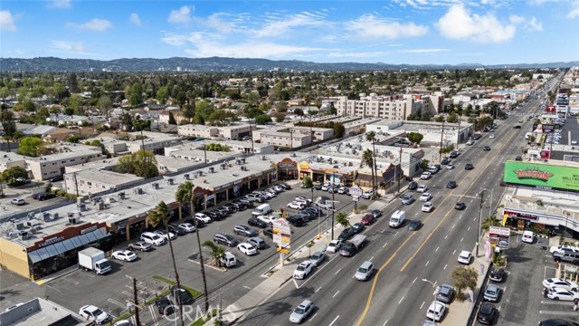 0, North Hollywood CA: https://media.crmls.org/medias/f4137eed-37b0-4bf9-8204-9c5a19d1b866.jpg