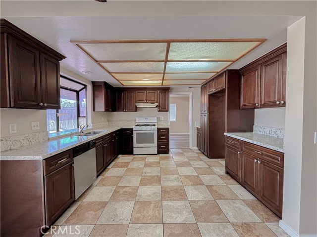 39360 Longhorn Court, Palmdale CA: https://media.crmls.org/medias/f414c964-83e3-4161-b193-7df1bed9512e.jpg