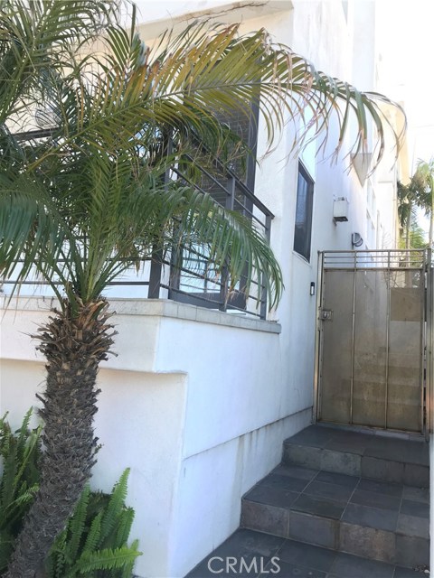 502 Rosecrans Avenue, Manhattan Beach, California 90266, 2 Bedrooms Bedrooms, ,2 BathroomsBathrooms,Residential,Sold,Rosecrans,SB22066410
