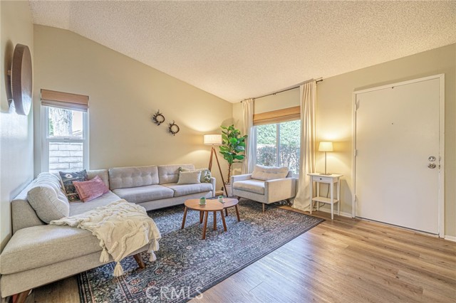 Detail Gallery Image 7 of 25 For 23540 Lampara, Valencia,  CA 91355 - 2 Beds | 2 Baths