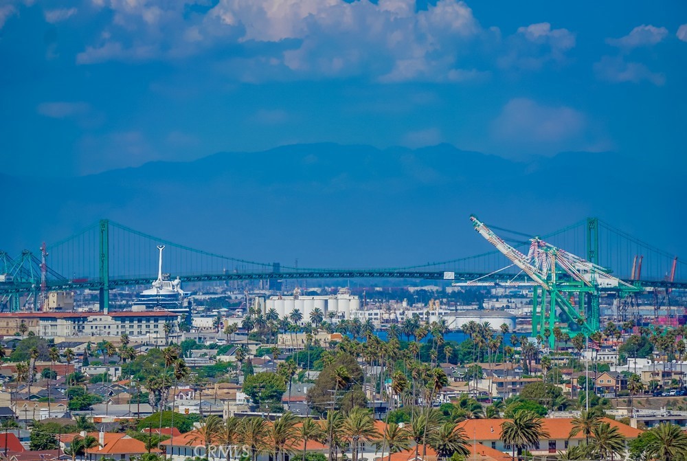https://media.crmls.org/medias/f41596dc-ba67-4ef1-bdd3-890d4fb74b6a.jpg?preset=X-Large