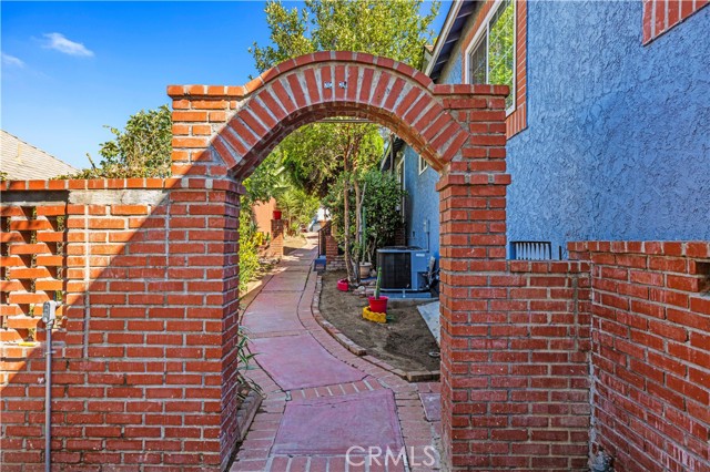 6225 Beard Street, Highland Park CA: https://media.crmls.org/medias/f415c6ba-1bfa-4035-8438-d89f6c39d030.jpg