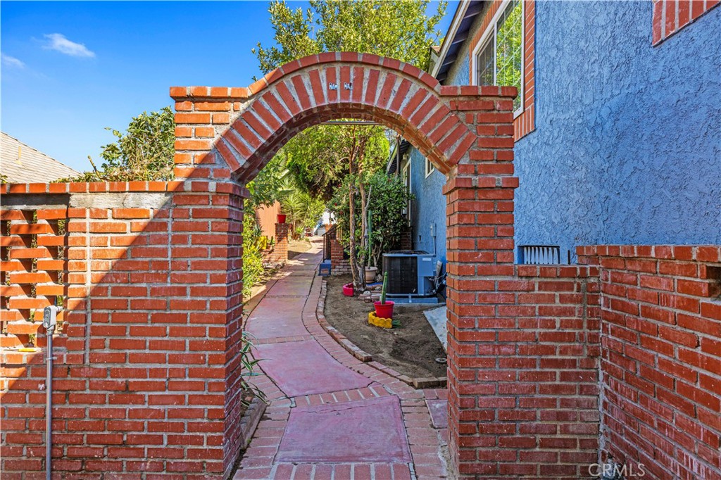 https://media.crmls.org/medias/f415c6ba-1bfa-4035-8438-d89f6c39d030.jpg?preset=X-Large