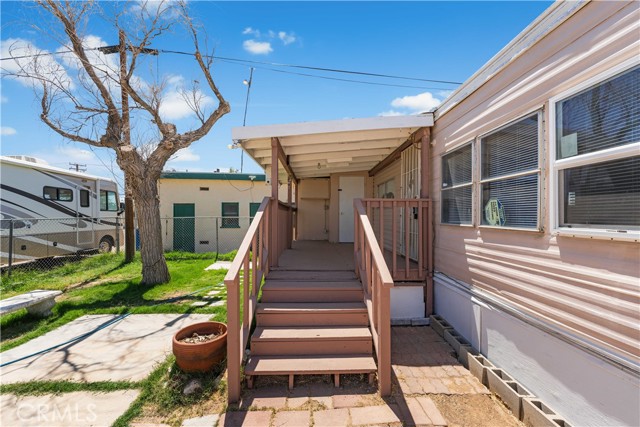 2121 Nadeau Street, Mojave CA: https://media.crmls.org/medias/f4171676-7dd3-408a-b8c6-3ae186b0e44a.jpg