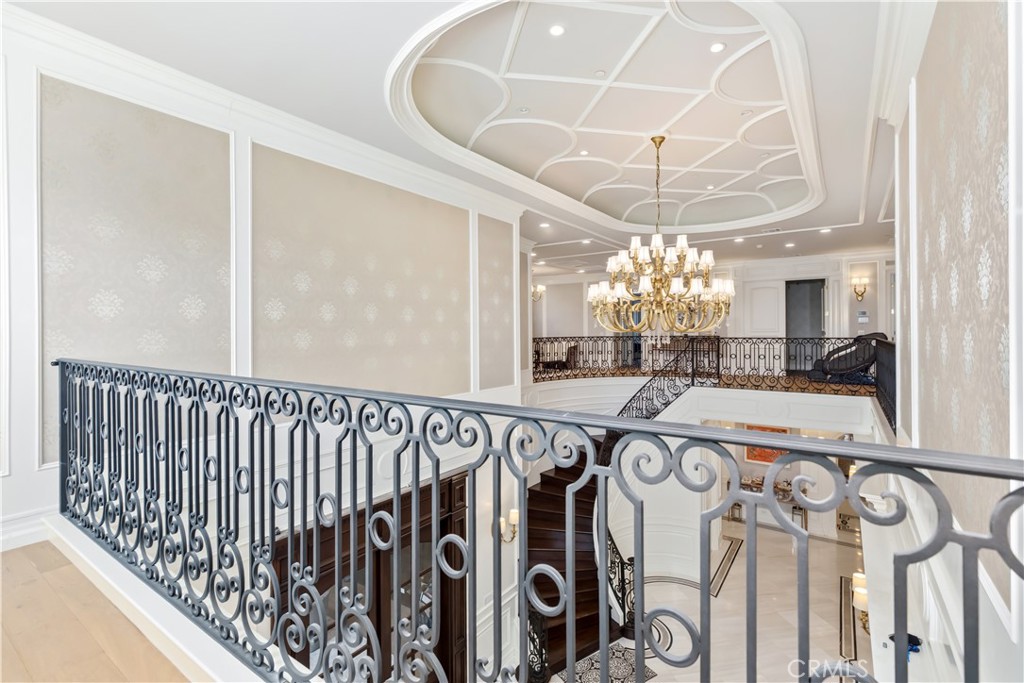 https://media.crmls.org/medias/f4171a79-b2f8-46e4-b0be-94b9875d53fd.jpg?preset=X-Large
