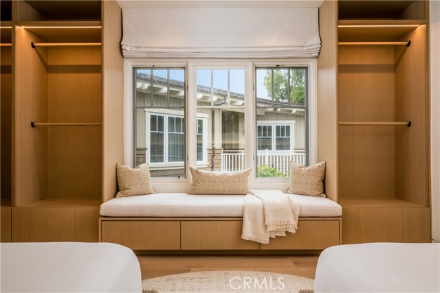 1 Stickley Drive, Laguna Beach CA: https://media.crmls.org/medias/f417f63b-87dd-4559-bab4-d179d5b7e6a7.jpg