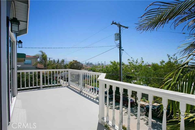 Front Residence - Deck