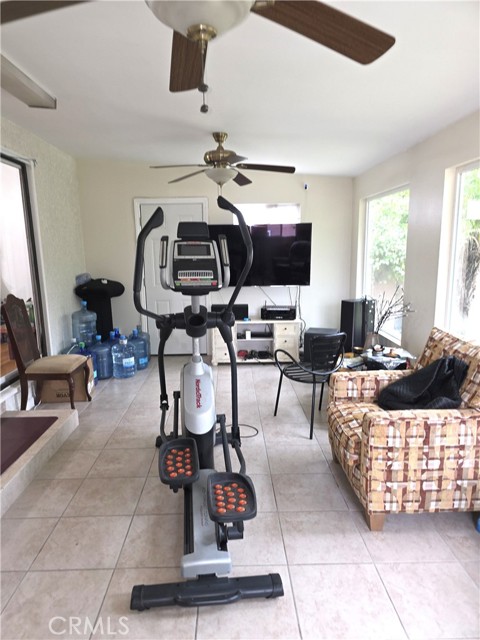 Detail Gallery Image 9 of 14 For 10251 Foster Rd, Downey,  CA 90242 - 4 Beds | 2 Baths