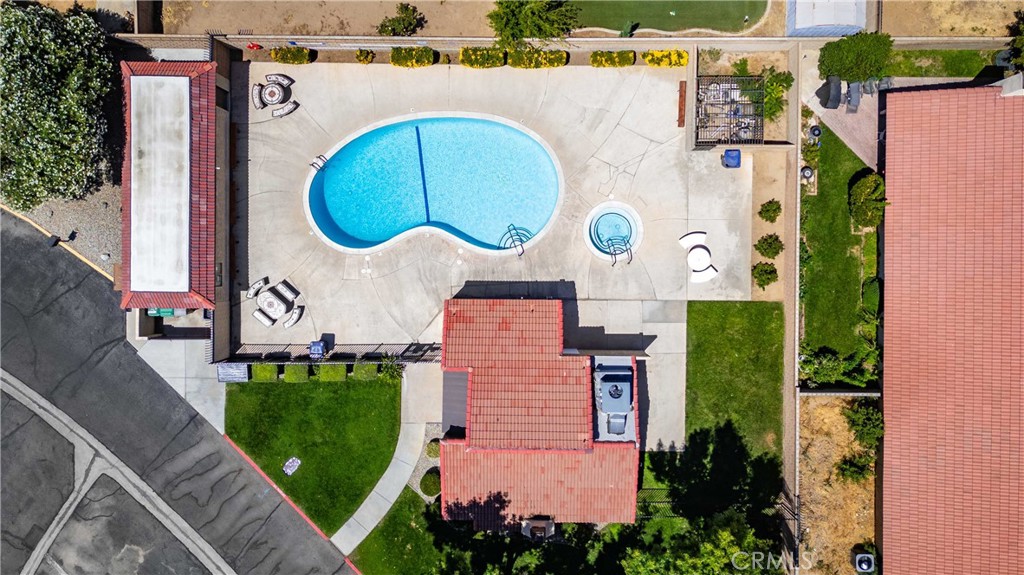 https://media.crmls.org/medias/f41a0963-af8e-487e-b93f-5a6e5879f0ae.jpg?preset=X-Large