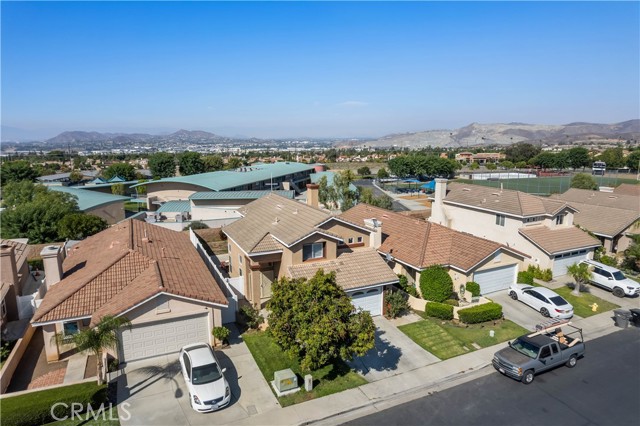 815 Autumn Lane, Corona CA: https://media.crmls.org/medias/f41b0f40-de0b-4f3f-995d-e07507ce06b8.jpg