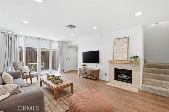 1747 Barry Avenue, Los Angeles CA: https://media.crmls.org/medias/f41be48c-7d50-42af-905f-b4924742866c.jpg