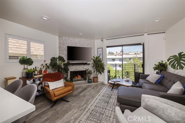 10740 Lawler St #8, Los Angeles, CA 90034