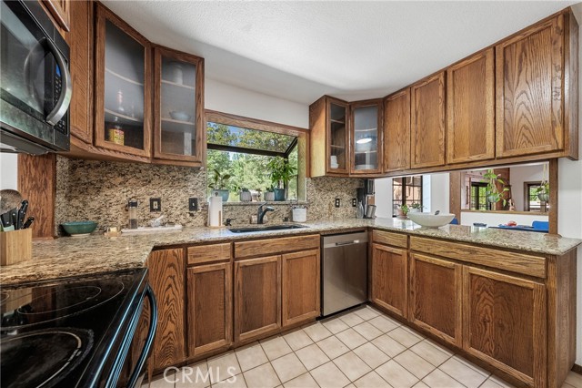 Detail Gallery Image 10 of 56 For 10512 Rosa Trl, Kelseyville,  CA 95451 - 3 Beds | 4 Baths