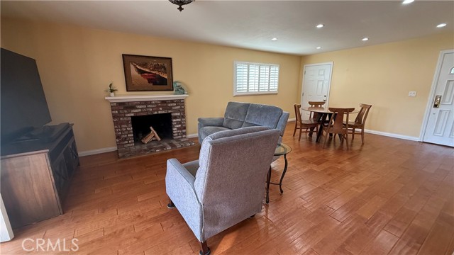 Detail Gallery Image 3 of 23 For 8422 Munster, Huntington Beach,  CA 92646 - 3 Beds | 2 Baths