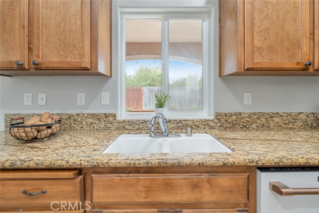 Detail Gallery Image 11 of 31 For 111 Planada Dr, Shafter,  CA 93263 - 3 Beds | 2 Baths