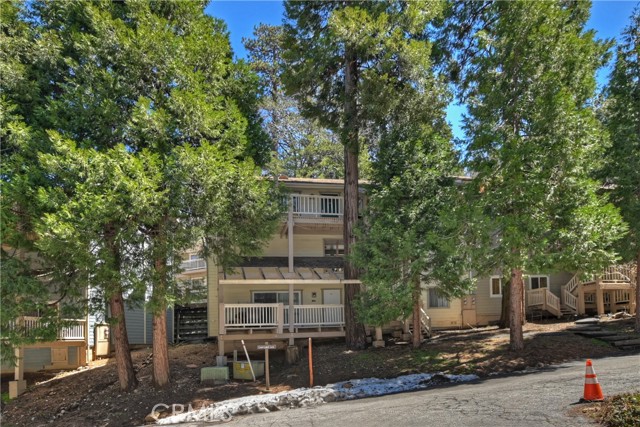 Detail Gallery Image 1 of 34 For 142 Rockledge Ln, Lake Arrowhead,  CA 92352 - 2 Beds | 2 Baths