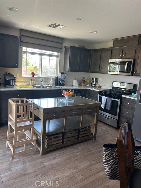 691 Black Cherry Street, San Jacinto CA: https://media.crmls.org/medias/f41edacf-ca99-45d9-95f4-80fed31ae5eb.jpg