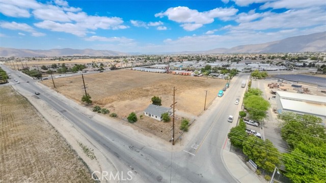 Image 3 of 5 For 1011 W 7th St