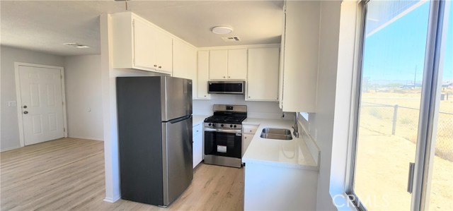 Detail Gallery Image 4 of 8 For 6474 Camarilla Ave, Yucca Valley,  CA 92284 - 2 Beds | 1 Baths
